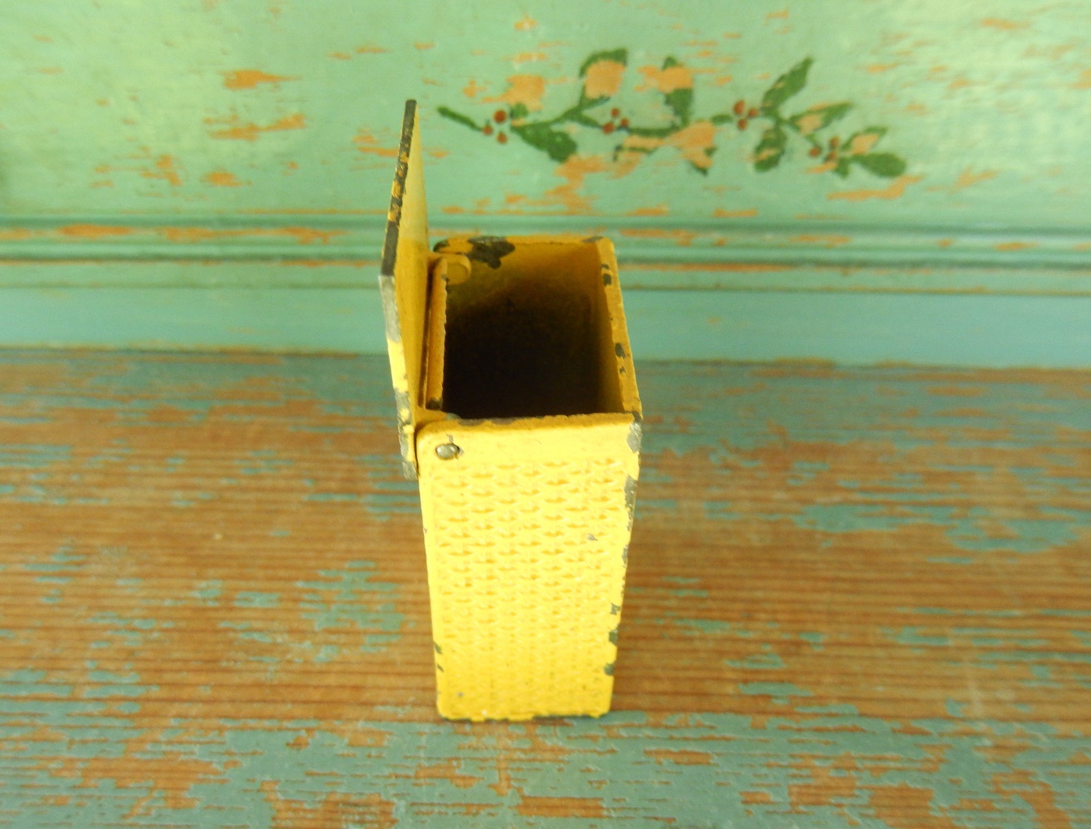 toy hamper with lid