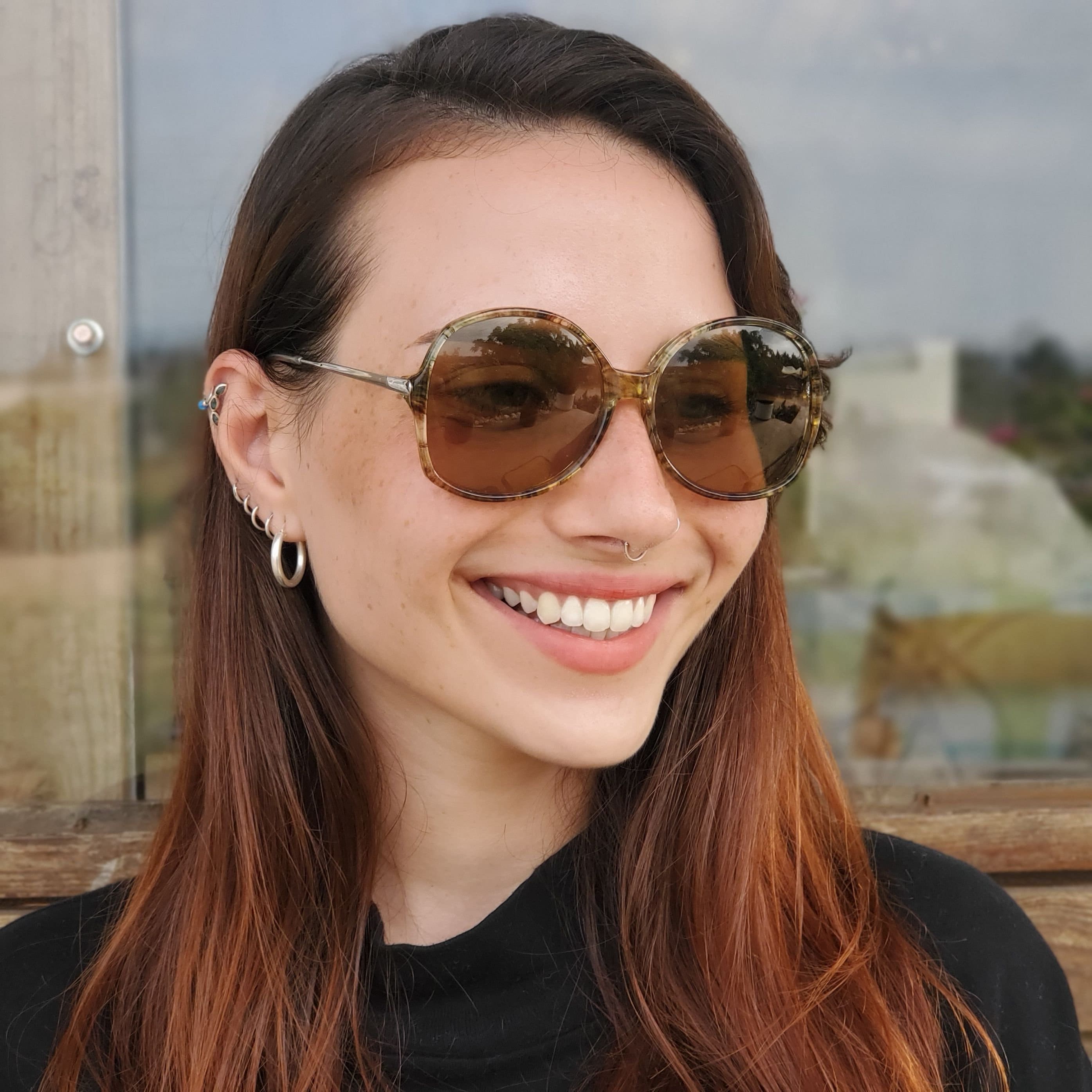 Brand New Never Worn Susan Graver Sunglasses. Large Rounded Brown Tortoise Nouveau Vie Dark Tort Female Oval Sunglasses | Le Specs main image 4