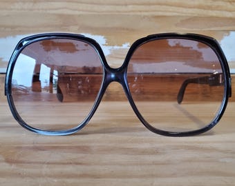 Sunglasses, Sunglasses WOmen, Vintage 1970s Oversize Square Black-Grey Sunglasses, Jackie O Sunglasses, Bohemian Sunglasses, New Old Stock