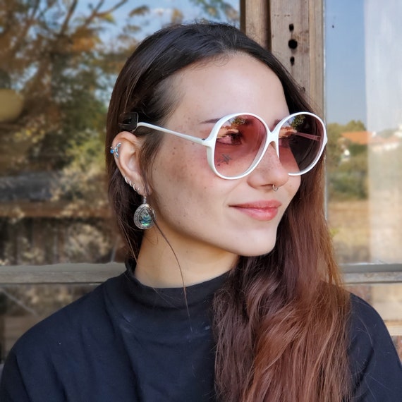 Retro 70s Large Round Sunglasses Cream Silver Oversized Vintage Eyewear White Round Sunglasses, Oversize 70s Women Sunglasses  main image 4