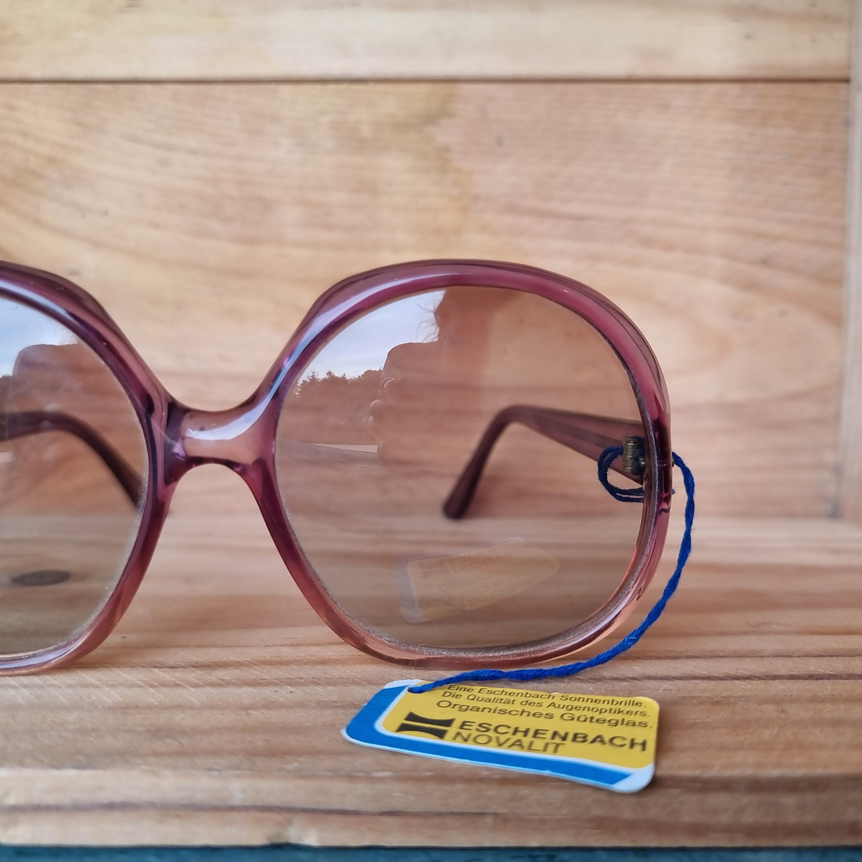 New Women’s Brown/Purple Toned Sunglasses Large Frames Oscar De La Renta Sunglasses Oversized Gold and Purple  main image 4