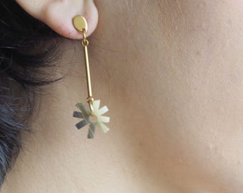 Small Geometric Flower Earrings, Ultra Lightweight Minimalist Floral Resin Studs, Modern Abstract Daily Jewelry