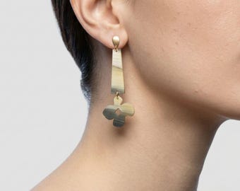 odern Geometric Flower Dangle Earrings, Lightweight Minimalist Floral Drop Jewelry, Everyday Abstract Resin Earrings, Chic Gift for Her