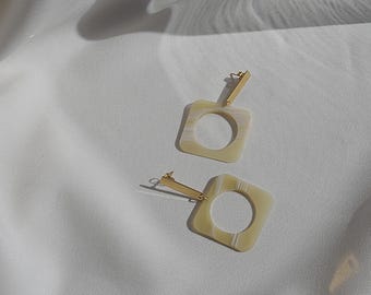 Orecchini geometrici, orecchini in acetato, design minimalista, orecchini retrò, orecchini quadrati leggeri con cerchio