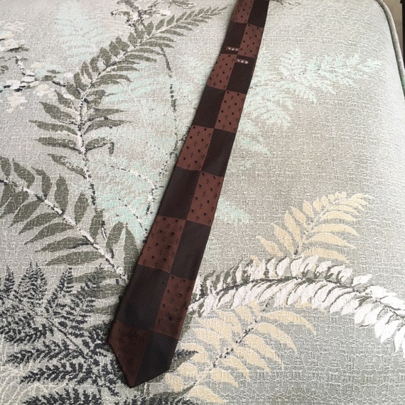 Vintage 50s 60s chocolate brown tie checkered tin… - image 3