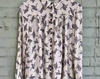 Chemisier à imprimé plumes Anthropologie vintage : chemise Maeve en rayonne - moyenne