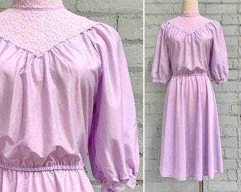 vintage 1970s lace collar dress 70s pastel lilac pretty party dress boho romantic coquette cottagecore dress / small