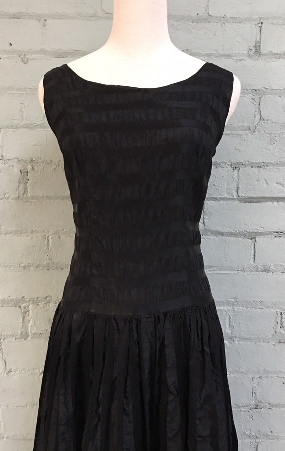 vintage 1960s black sleeveless mini cocktail dres… - image 5