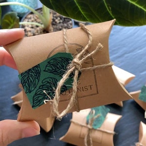 Gift wrapping service. Read the instructions in the description.
