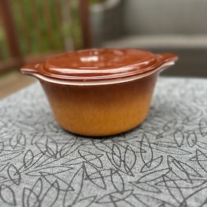 PYREX Old Orchard 1.5 Qt Round Casserole Dish with Cover