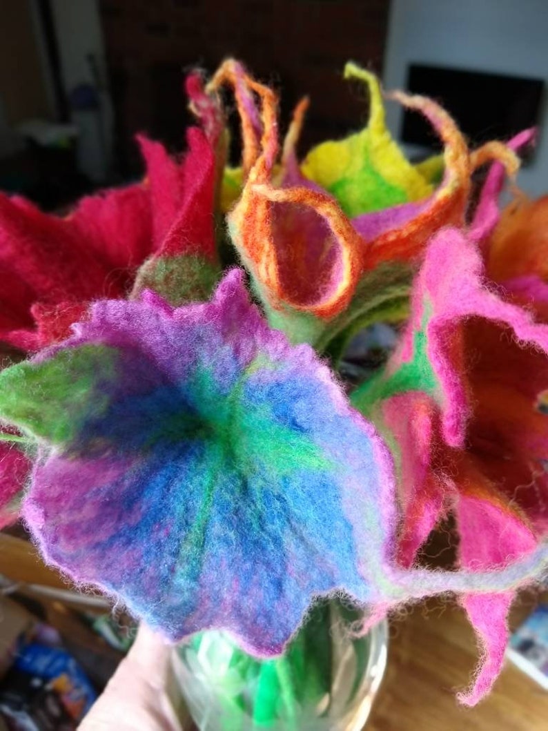 Wet Felting Flowers PDF tutorial, instant download, wet felting lesson, felted flowers instruction. Felt flowers craft tutorial. Creative. image 5