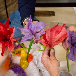 Wet Felting Flowers PDF tutorial, instant download, wet felting lesson, felted flowers instruction. Felt flowers craft tutorial. Creative. image 6