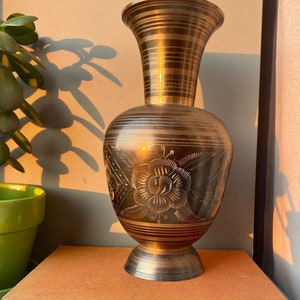 Mid Century Modern Floral Etched Brass Flower Vase, Etched Brass Decor, Boho Eclectic Floral Decor, Dark Academia Brass, Vintage Brass Vase