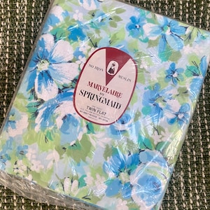 Retro Blue Floral Twin Sheet, Vintage Springmaid Twin Flat Sheet, Blue Floral Bedding, Vintage Twin Bedding, Blue Flower Bedroom/Bedding