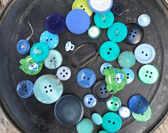 Vintage Button Mini Collection - Red, White, Brown or Blue/Green Antique Plastic, Wooden, Metal, Pearl Assorted Buttons