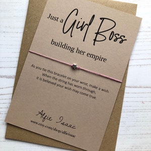 Pulsera de deseos: Cita de "Solo una chica jefa construyendo su imperio" - Tarjeta con sentimiento y sobre