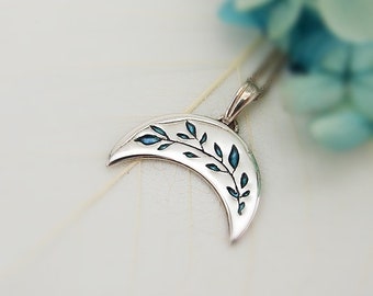 Zilveren halve maan hanger met bladeren, ondersteboven maan, heidense sieraden, maansieraden, maangodin, maantalisman, hemelse hanger