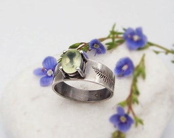 Zilveren varenring met groene prehniet, botanische ring, natuurring, plantenring, bosring, bosring, Elvenring, plantenmoedercadeau