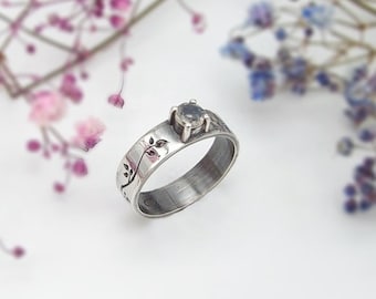 Zilveren ring met gefacetteerde labradoriet, natuurring, bladring, botanische ring, romantisch cadeau voor haar, Elfenring, bosring, beloftering