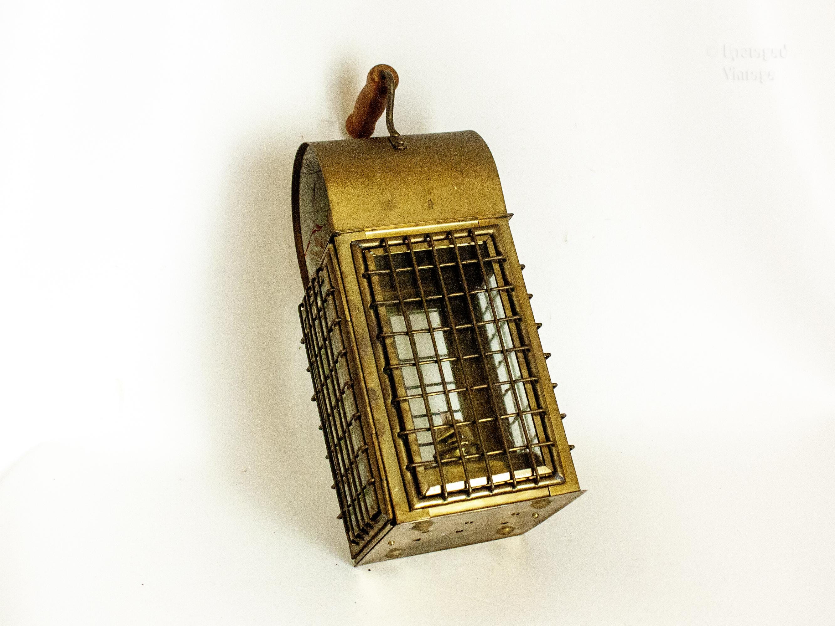 SHIPS LANTERN 　オイルランプ　KEROSENE LAMP Ships Brass Oil Lantern Vintage Nautical Sherwood Wedge