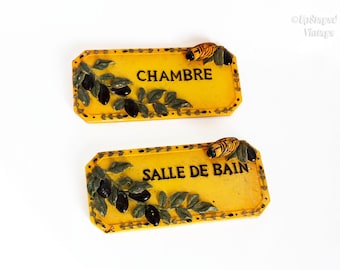 Placas provenzales para puertas en color amarillo francés con detalles de aceitunas. Letreros para dormitorios y baños.