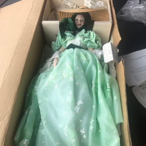 SCARLETT O'HARA in “Gone shops with the Wind” From Franklin Heirloom Dolls.