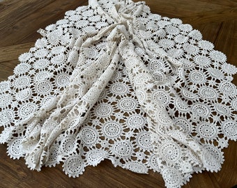 Vintage  Crochet Tablecloth, Antique White, Table Cloth, Round Flower Lace tablecloth,  1300mm Tablecloths