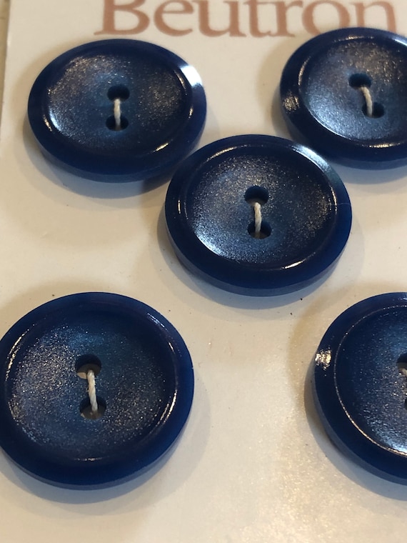 Beutron Sky Blue 11mm Buttons on Original Card Beutron Sky Blue 11mm Buttons on Original Card
