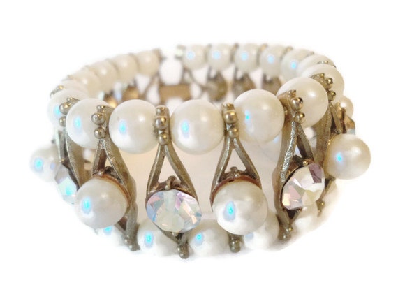 Vintage Bracelet Pearl And Aurora Borealis Rhines… - image 1