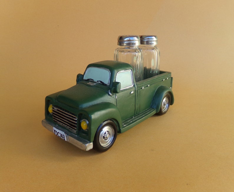SALT /& PEPPER Shaker~~ Green Truck Transport