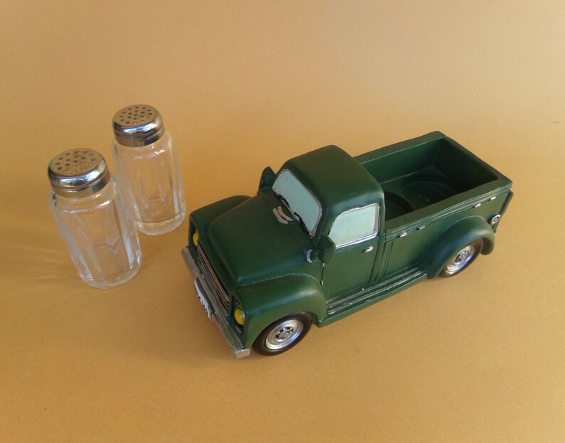 SALT /& PEPPER Shaker~~ Green Truck Transport