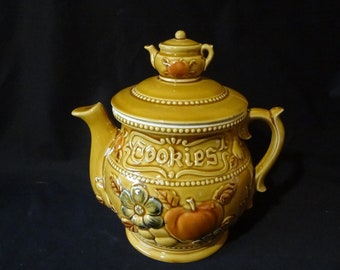 COOKIE JAR ~~  TEAPOT w Teapot Lid,  1960s Made in Japan