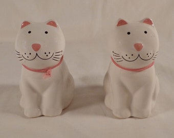 Salt and Pepper Shaker Set ~  White Kitty Cats, 1988, Made in Brazil