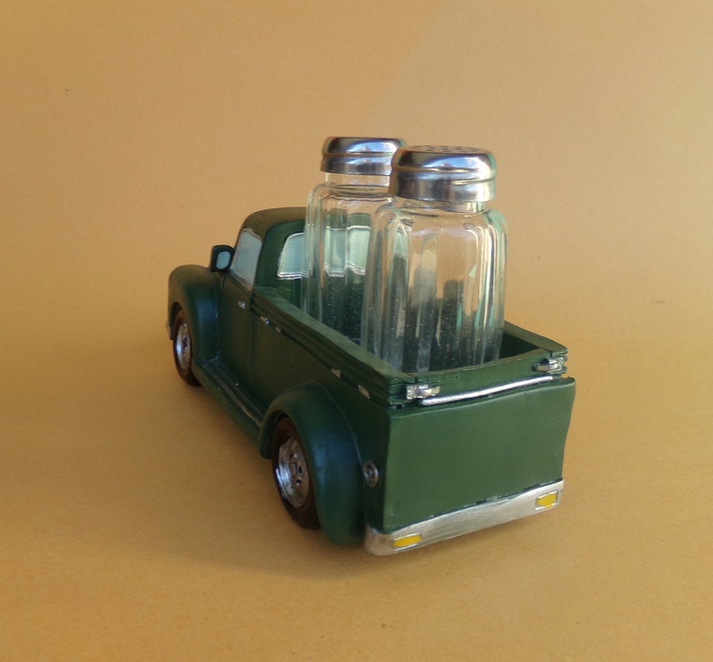 SALT /& PEPPER Shaker~~ Green Truck Transport