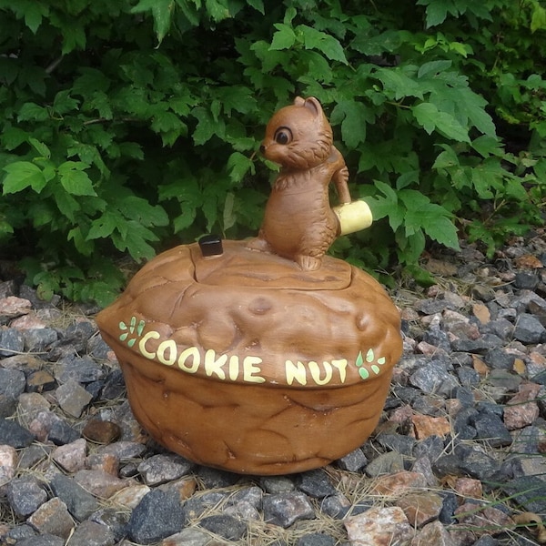 COOKIE JAR  *  Squirrel on a Nut,  "Cookie Nut",  Twin Winton