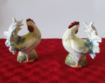 SALT & PEPPER SHAKER  ~~  Rooster,  White