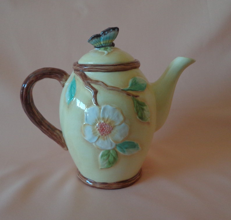 TEAPOT BIRD and BUTTERFLY and Flowers Susan Winget Certified Intn'l