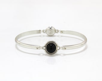 Discrete slave-dagkraagmanchet - sterlingzilver 6 gauge halfronde armband met onyx cabochon en inbussleutelsluiting