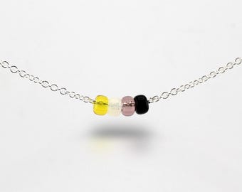 Nonbinary Pride Sterling Silber Halskette - Dezenter LGBTQ+ Schmuck mit Pride Flag Farbigen Rocailles Perlen