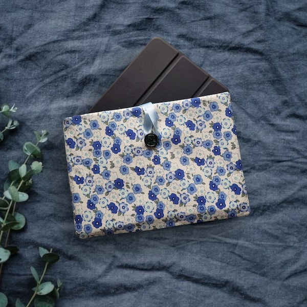 Housse en tissu floral pour iPad Mini, pochette pour iPad mini 6e génération, étui pour tablette de 20 cm, cadeaux de voyage pour elle, accessoires techniques, fait main au Royaume-Uni