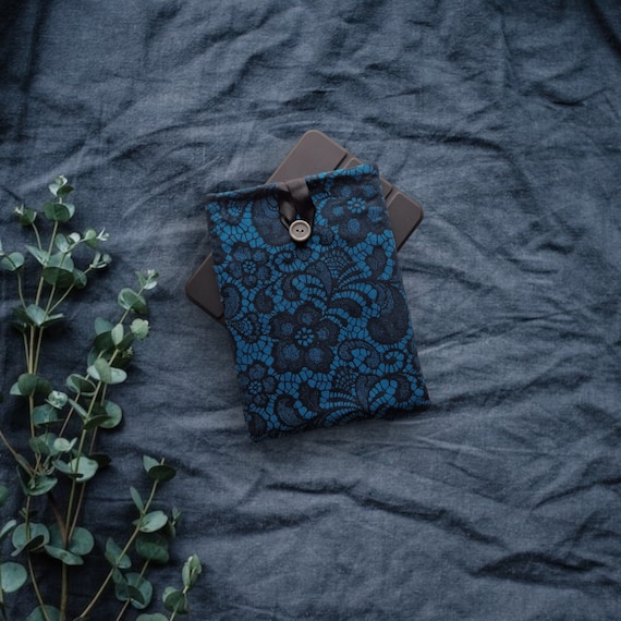 Lace fabric iPad Mini case, iPad mini 6th gen sleeve, 8 inch tablet case, travel gifts for her, tech accessories, handmade in the UK