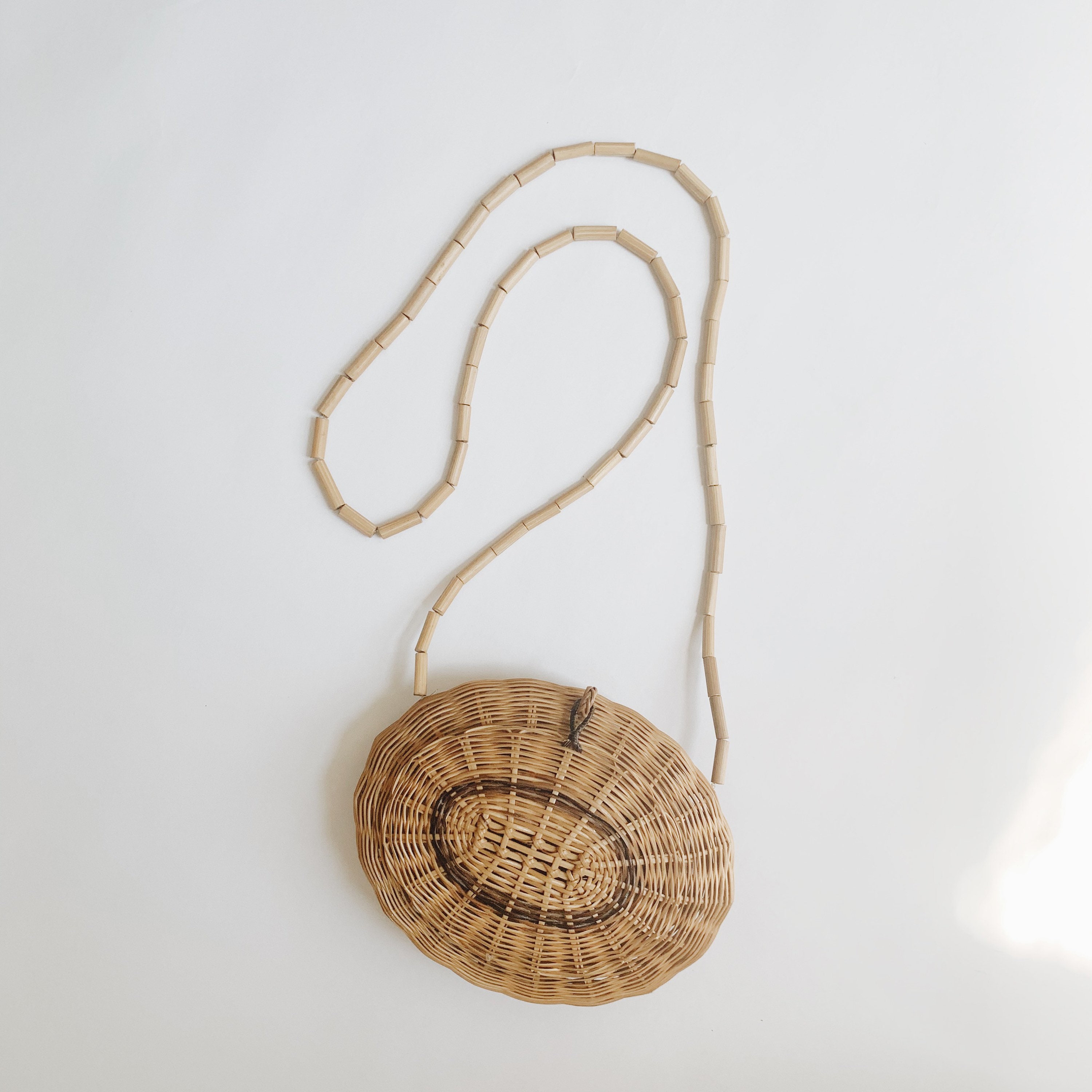 Round woven basket purse