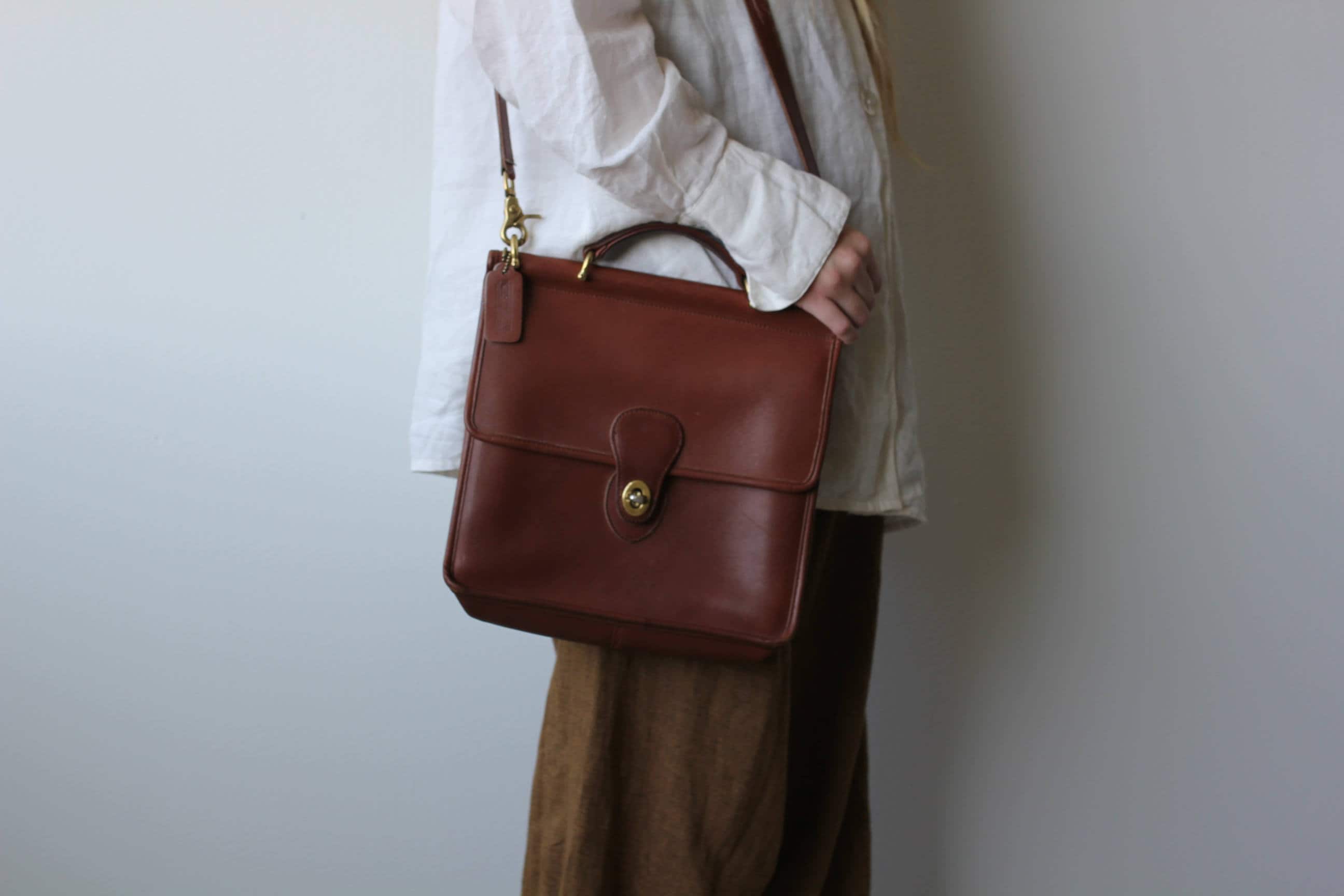 Vintage 1980s British tan crossbody COACH purse, adjustable strap, brown COACH  bag