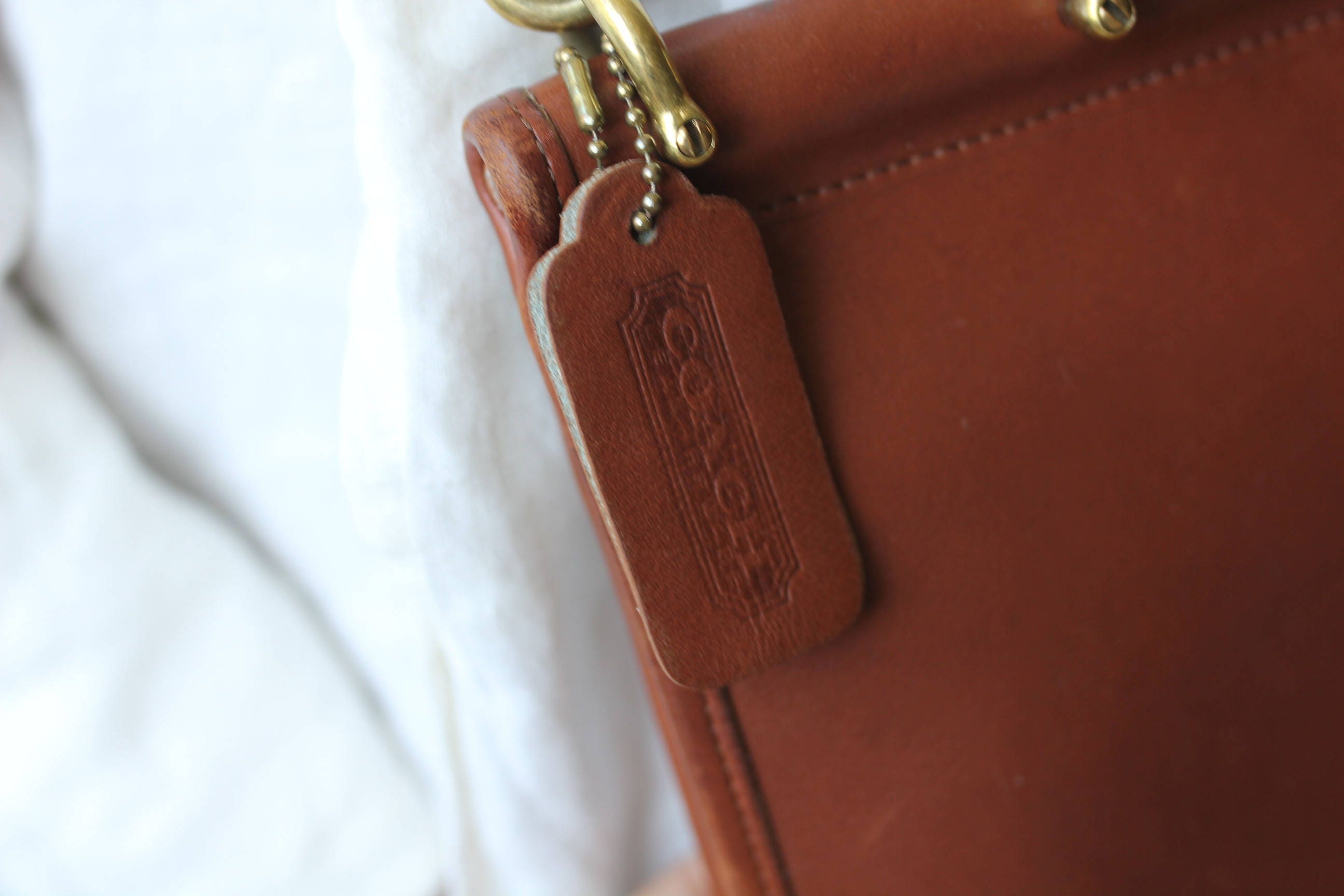 Vintage 1980s British tan crossbody COACH purse, adjustable strap, brown COACH  bag