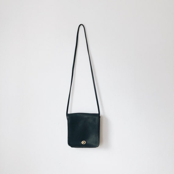 black crossbody purse