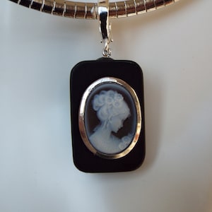 Agate carved cameo set in African Ebony wood and Italian silver