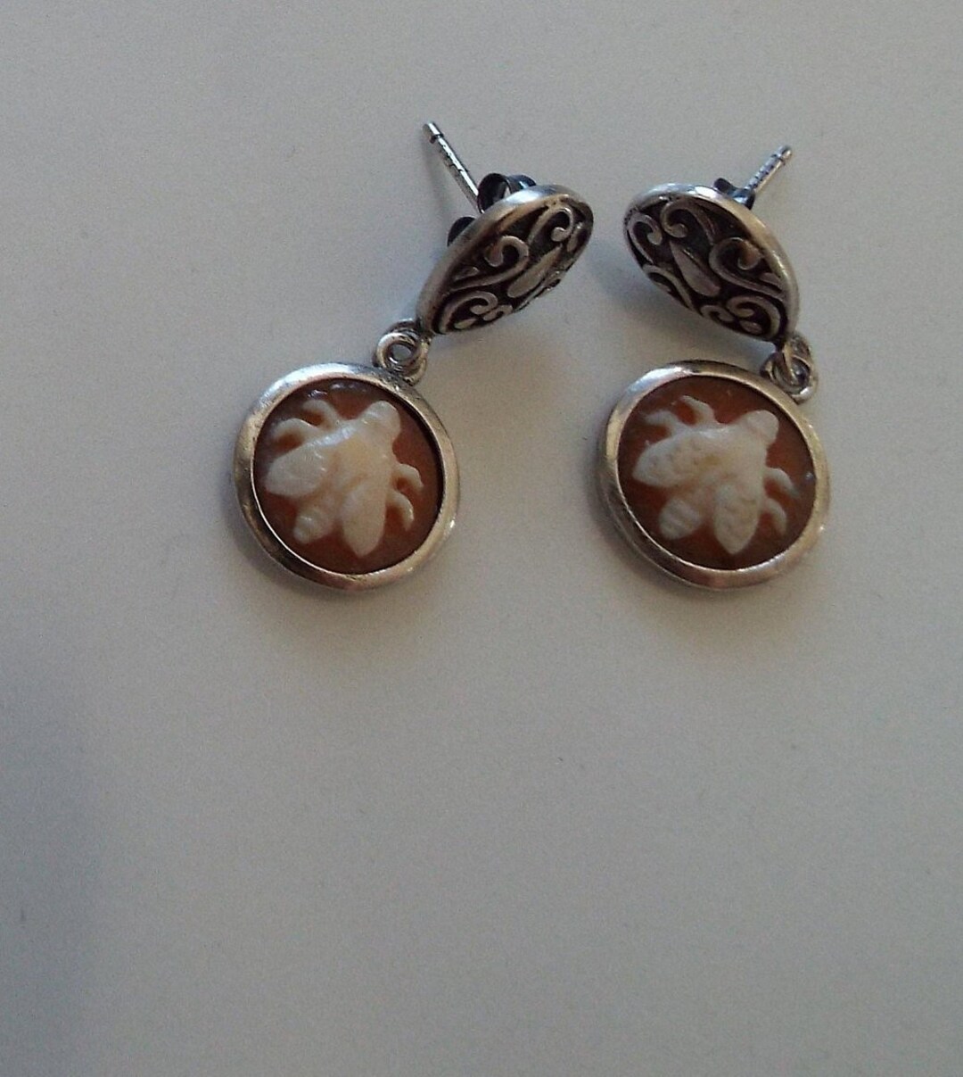 BEE CAMEO EARRING CUBIC ZIRCONIA main image 0