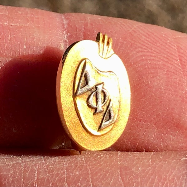 Delta Phi Delta 10K gold Art Honorary Society fraternity pin. Antique, Artist Palette Club