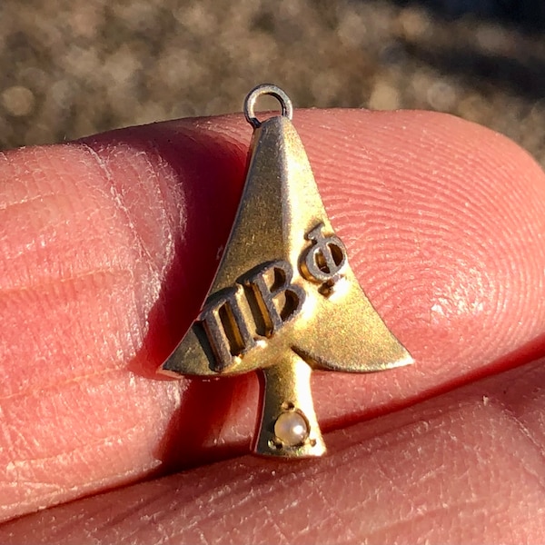 Pi Beta Phi 10K Golden Arrow women's fraternity / sorority charm or pendant. Antique, 1960s to 1970s, Arrow set with Pearl