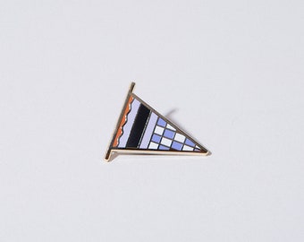 Checkered Pennant Enamel Pin: Funky Pattern Gold Plated Flag